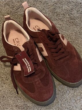 Chic Burgundy Suede Women's Sneakers with Pink Accent